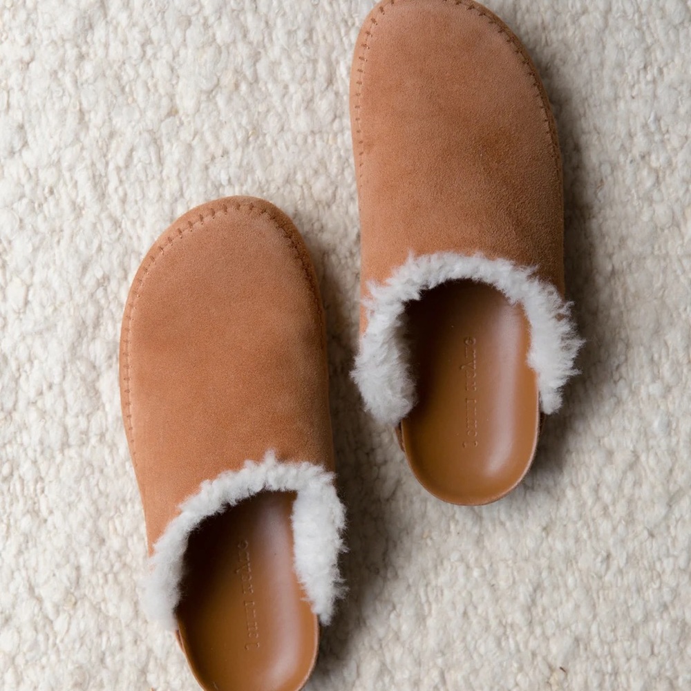 Jenni Kayne Shearling-Lined Moc Clog in Saddle - Picture 2 of 9